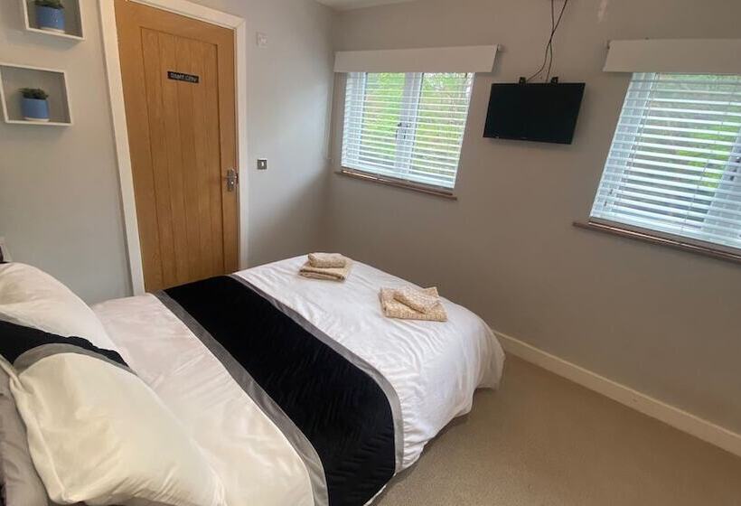 Deepcut Lodge Bed & Breakfast