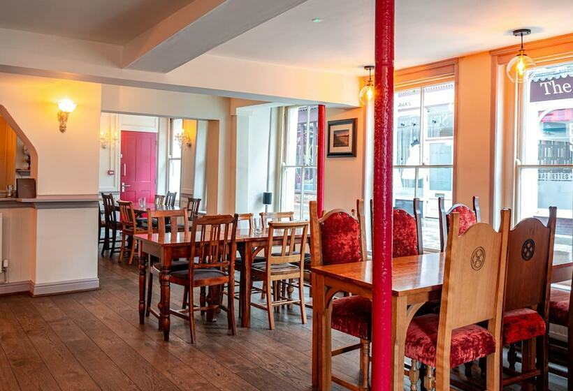 פונדק The Wenns Chop & Ale House