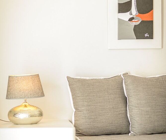 هتل Amoramelia Suites