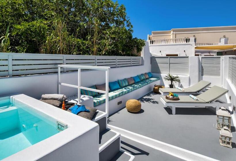 هتل Amoramelia Suites