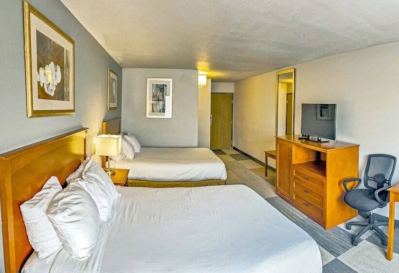 هتل Coratel Inn By Jasper Iowa Fairfield