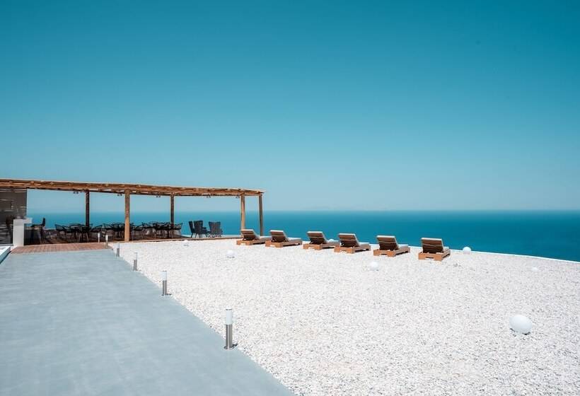 Отель Leon Luxury Suites
