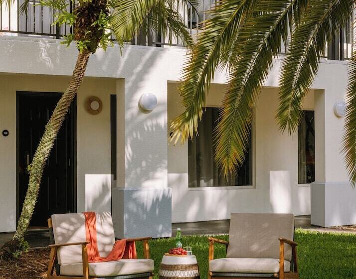 Отель Sonder Cirrus