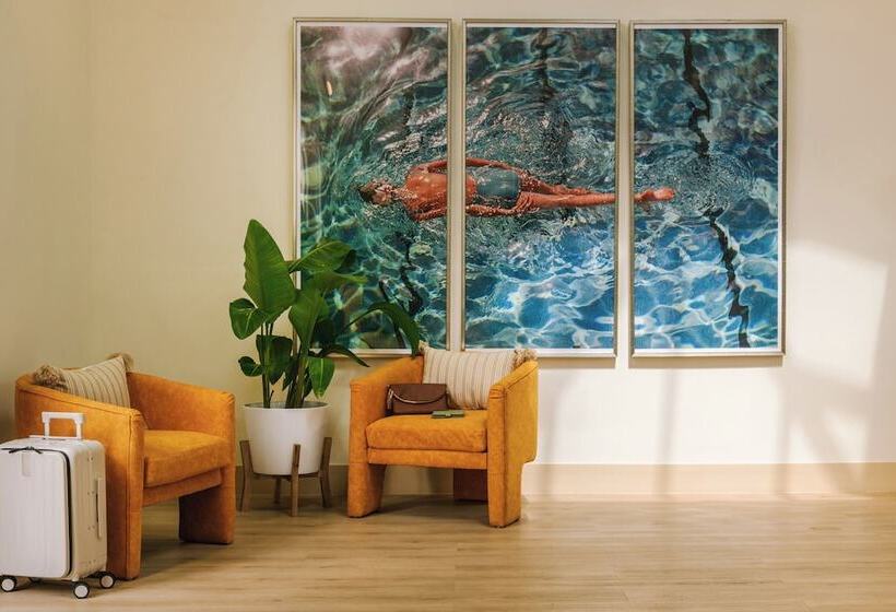 Отель Sonder Cirrus