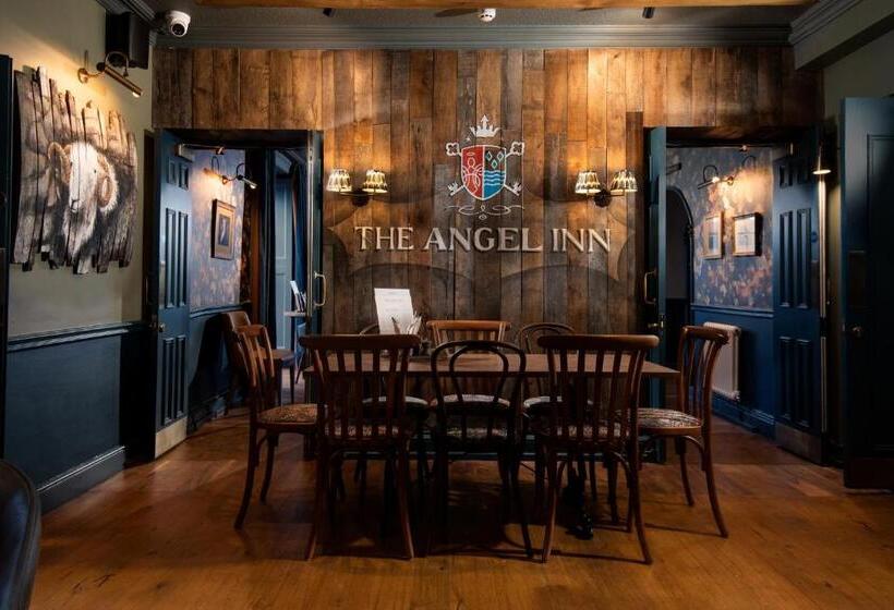 בית מלון כפרי The Angel Inn   The Inn Collection Group
