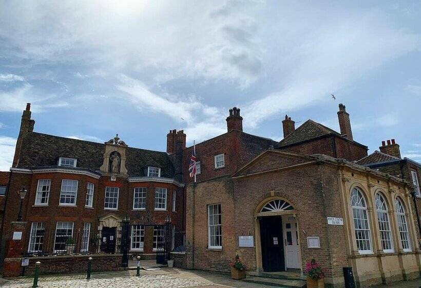هتل The Bank House