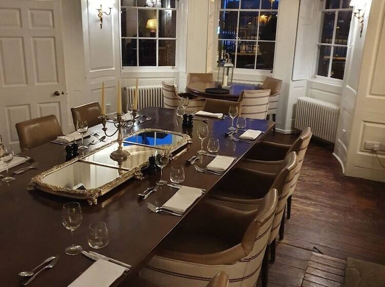 هتل The Bank House
