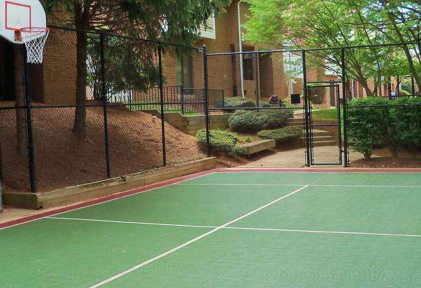 בית מלון כפרי Tysons Corner Suites, A Baymont By Wyndham