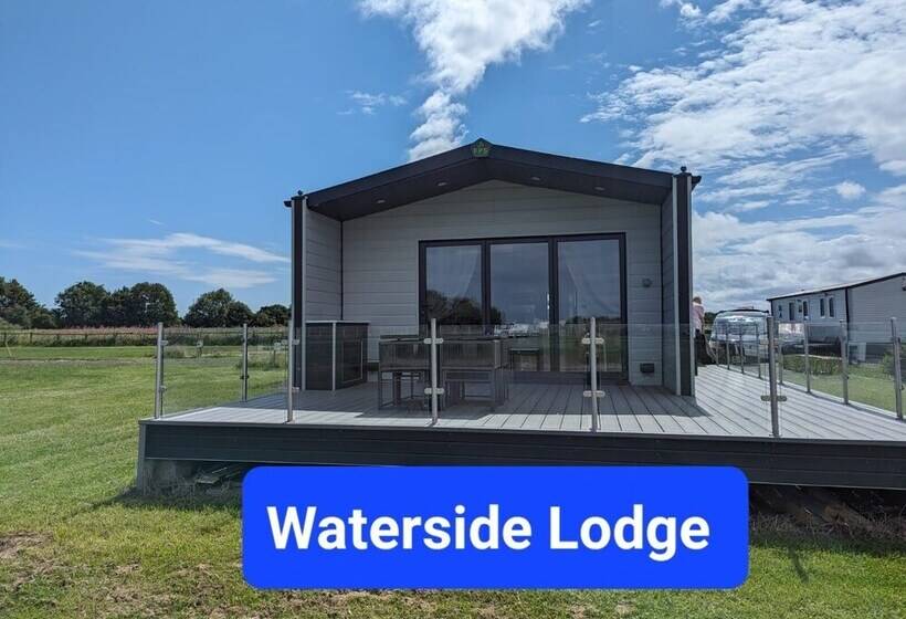 בית מלון כפרי Waterside Lodge   Dog Friendly, Sutton On Sea