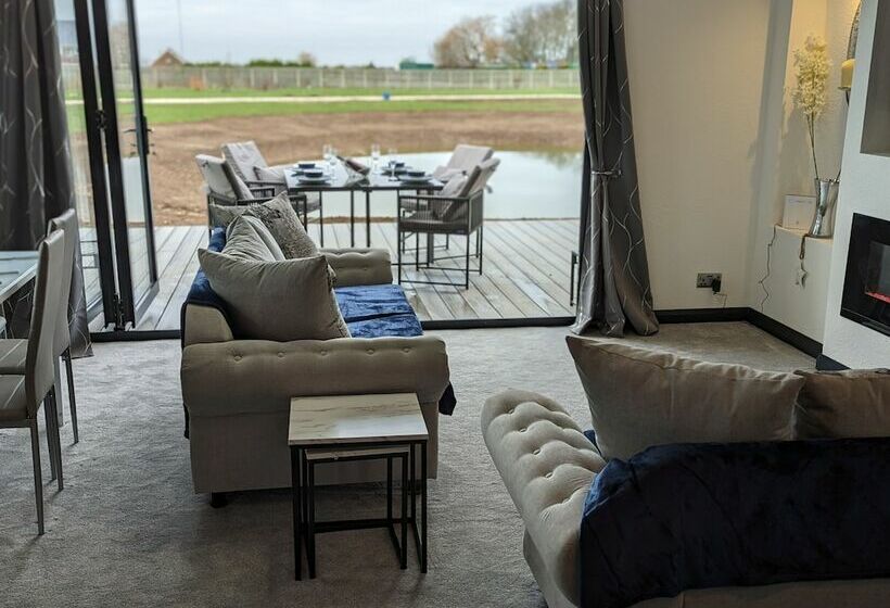בית מלון כפרי Waterside Lodge   Dog Friendly, Sutton On Sea