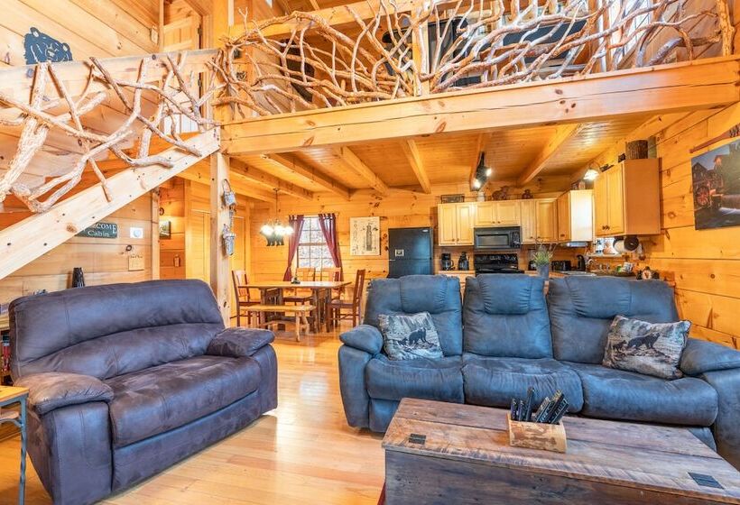 Moonshine Ridge Cabin With Hot Tub And Fire Pit
