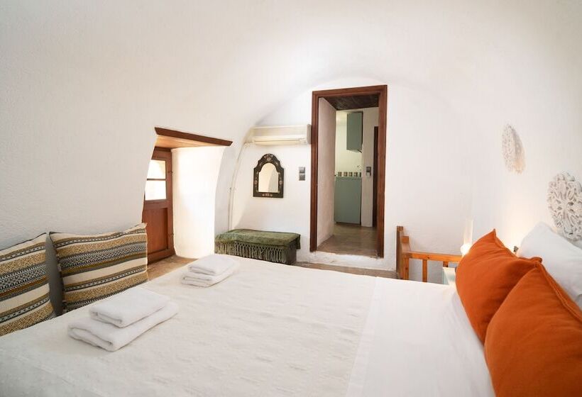 پانسیون Menexes Suites Monemvasia