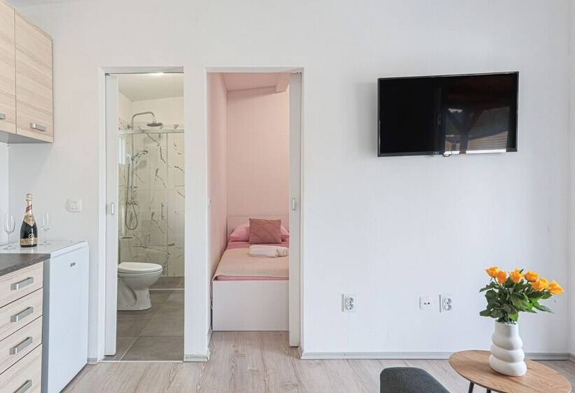 بنسيون Mobile Homes  Kamp Karin