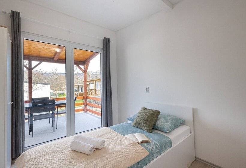 بنسيون Mobile Homes  Kamp Karin