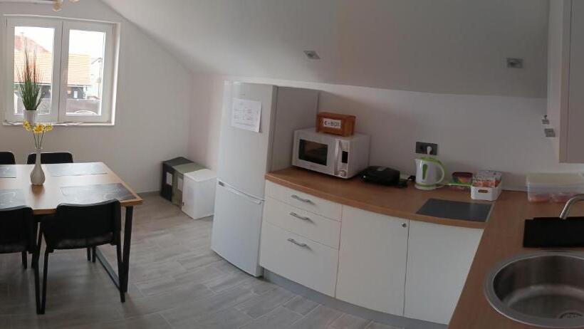 פנסיון Rooms Jelak