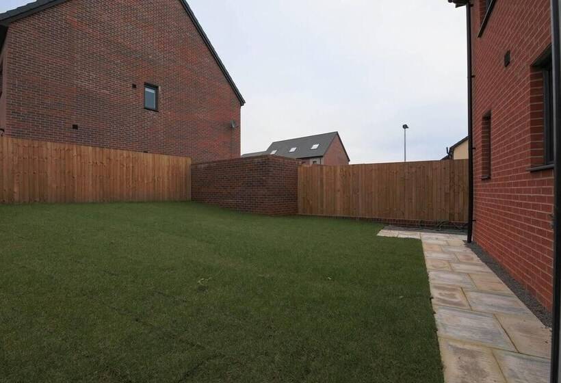 اقامتگاه Beautiful 4 Bed House 15 Mins To Cardiff & Newport