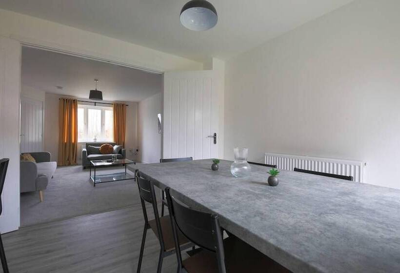 اقامتگاه Beautiful 4 Bed House 15 Mins To Cardiff & Newport