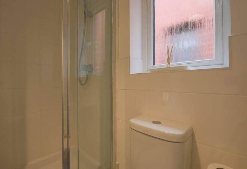 اقامتگاه Beautiful 4 Bed House 15 Mins To Cardiff & Newport