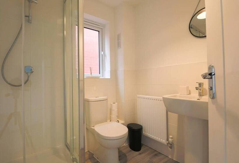 اقامتگاه Beautiful 4 Bed House 15 Mins To Cardiff & Newport