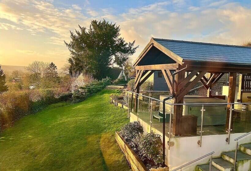 דירת נופש Cottage With Stunning Views And Hot Tub
