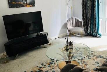 اقامتگاه Lovely 2 Bed House In Rochester