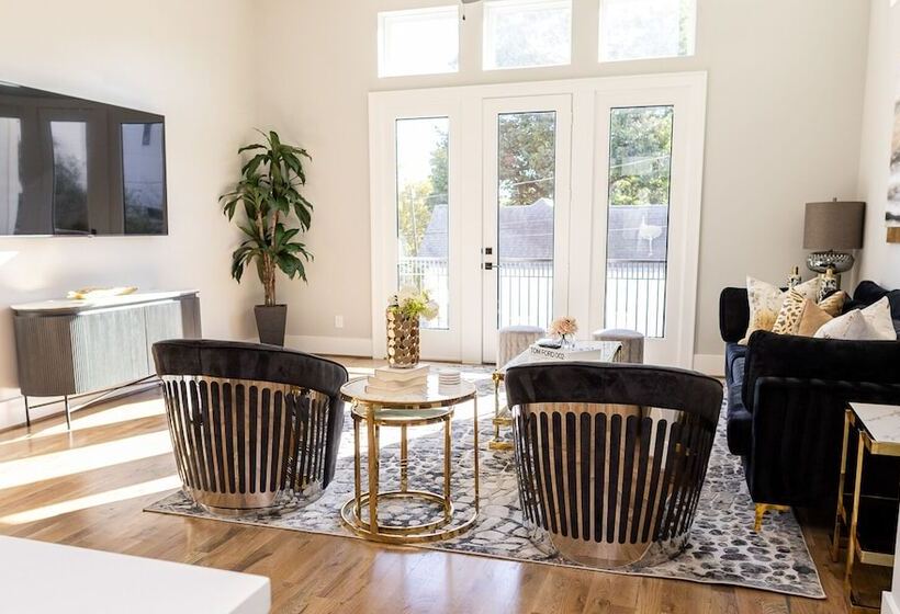 اقامتگاه Stylish Luxury Downtown Home