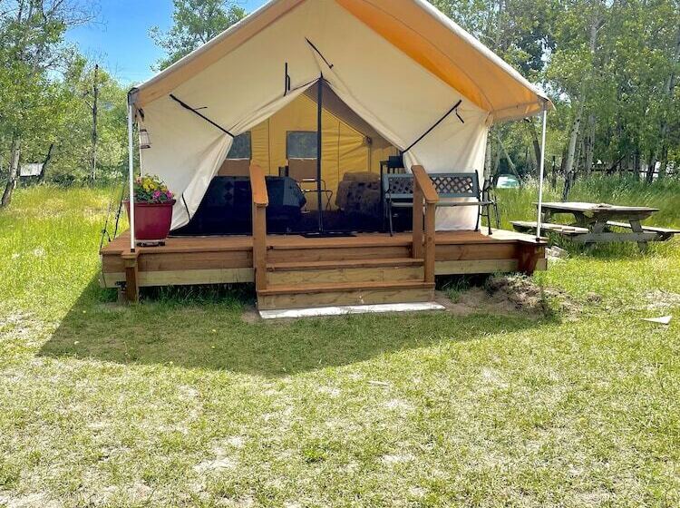 منتجع Travellers Rest Cabins And Rv Park