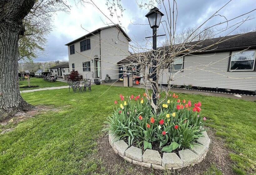 Riverside Motel
