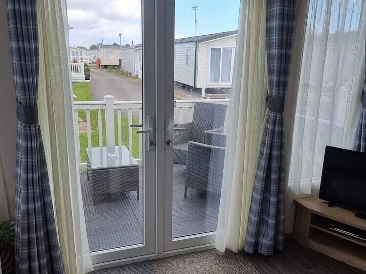 Stunning 2 Bed Caravan In Prestatyn Dog Friendly