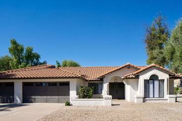 Beautiful 5 Bdrm Vacation Home W/heated Pool !