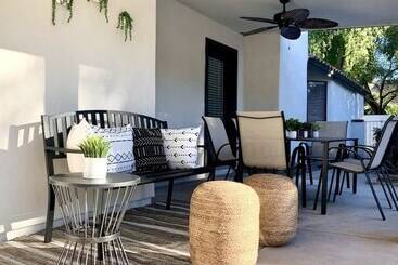 Beautiful 5 Bdrm Vacation Home W/heated Pool !