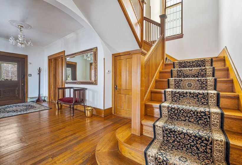 مبيت وإفطار Stratton Creek Inn