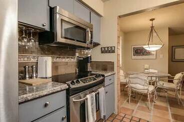 Charming 1 Bdrm Condo Steps To Old Town Scottsdale