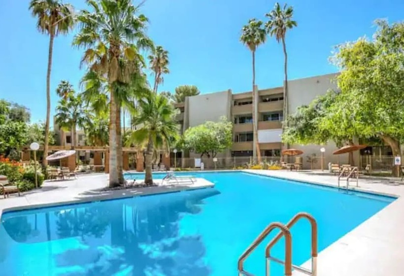 Charming 1 Bdrm Condo Steps To Old Town Scottsdale