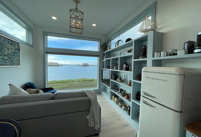 Cottages Above The Tide