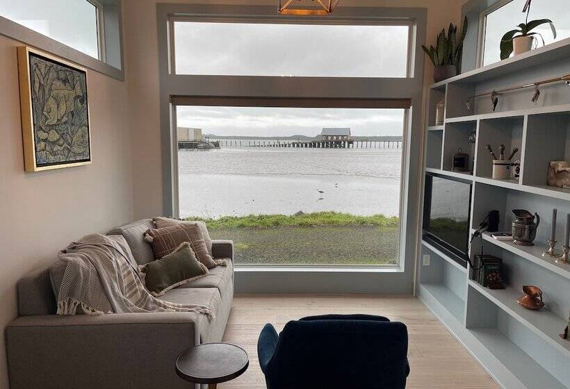 Cottages Above The Tide