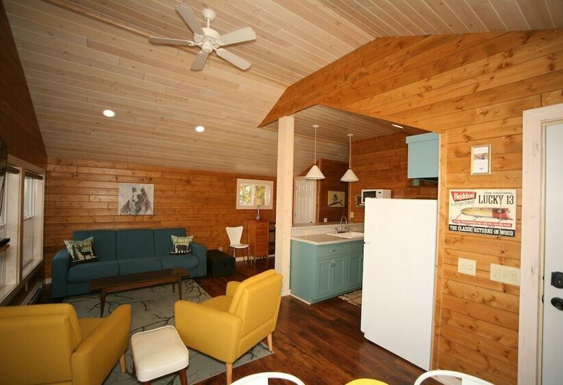 Deerwood Resort Whippoorwill Cabin