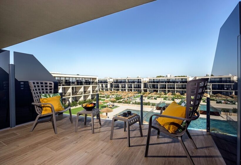 مسافرخانه Resort Del Mar Emotion