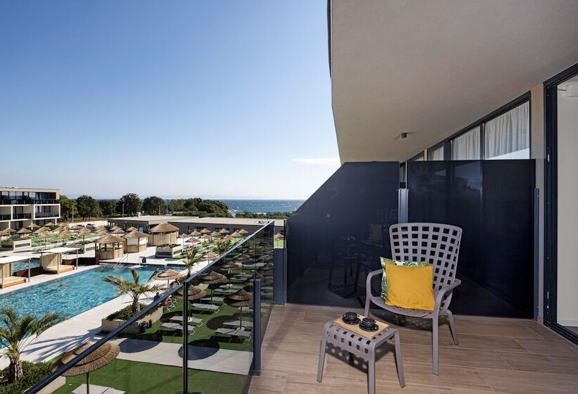 مسافرخانه Resort Del Mar Emotion