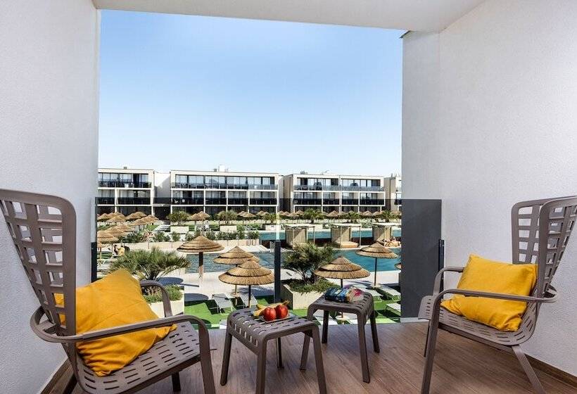مسافرخانه Resort Del Mar Emotion