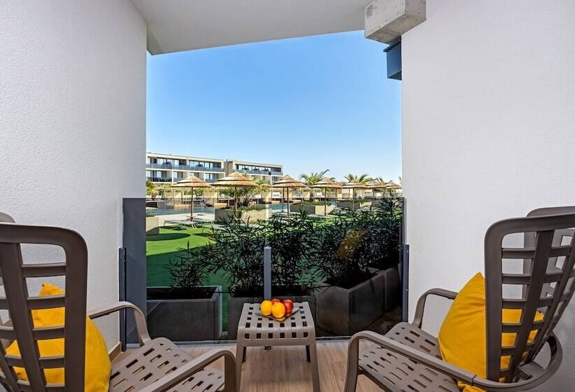 مسافرخانه Resort Del Mar Emotion