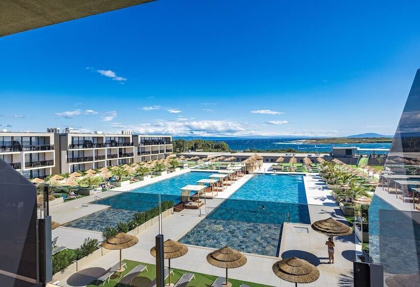 مسافرخانه Resort Del Mar Emotion