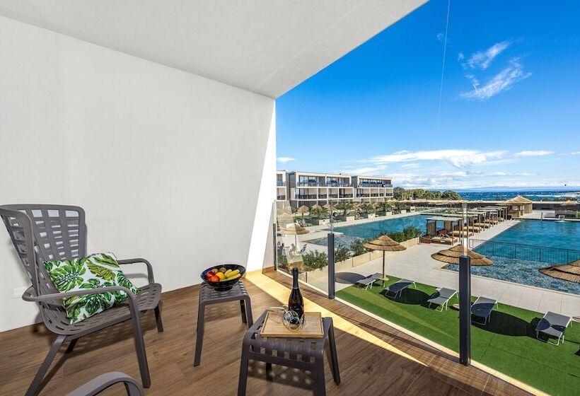 مسافرخانه Resort Del Mar Emotion