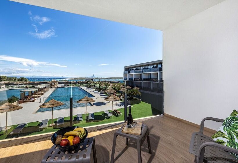 مسافرخانه Resort Del Mar Emotion