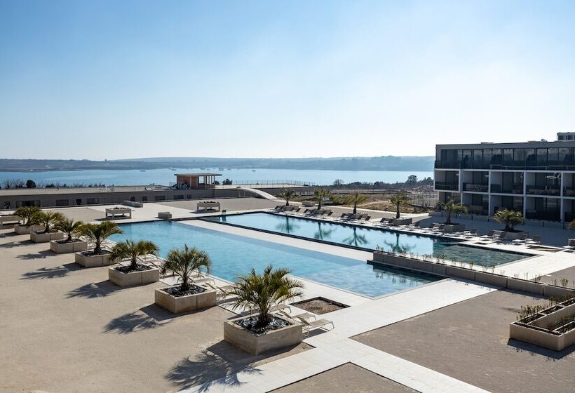 مسافرخانه Resort Del Mar Emotion