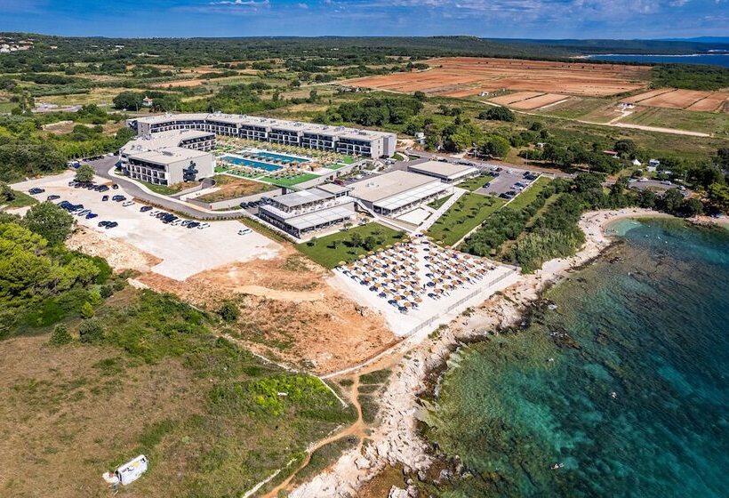 مسافرخانه Resort Del Mar Emotion
