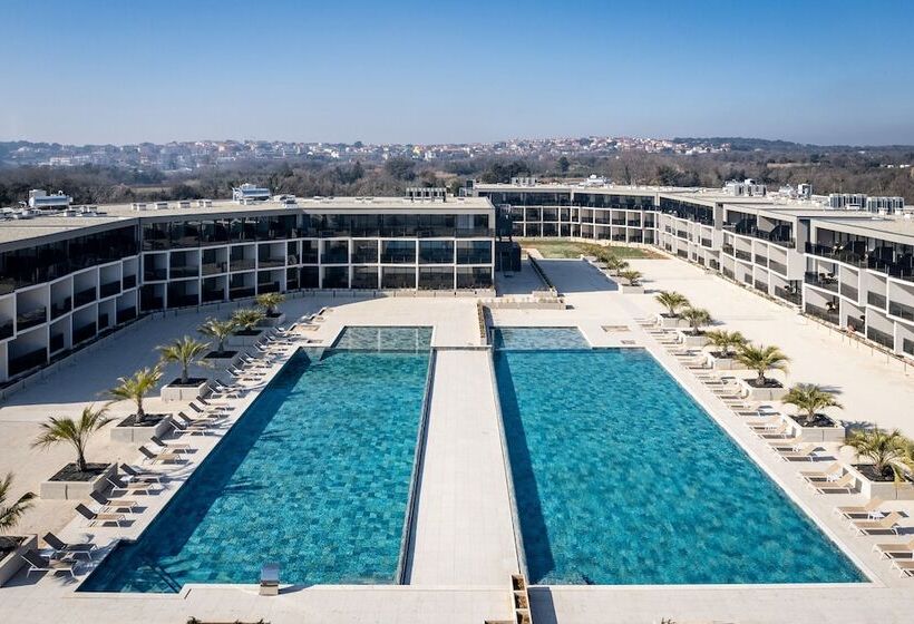 مسافرخانه Resort Del Mar Emotion