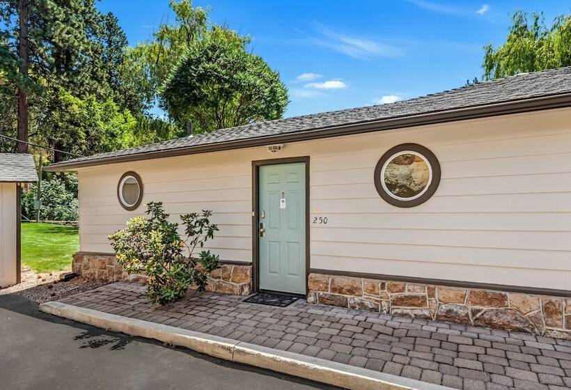 Отель Bend Riverside Rentals