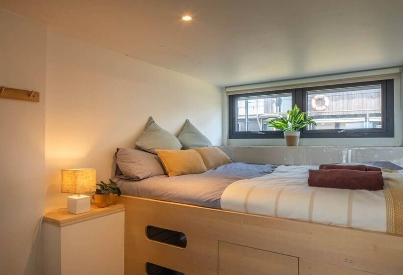 فندق Houseboat Eleuthera