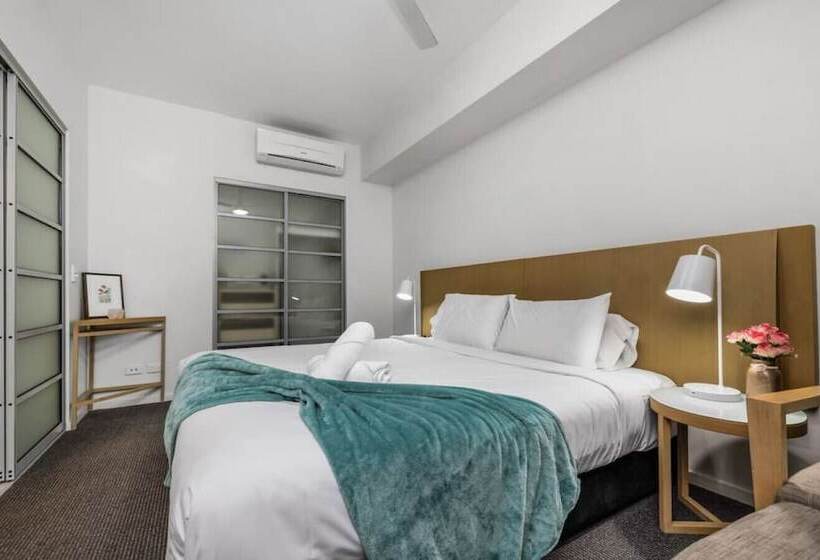 هتل Signatures On Knuckey